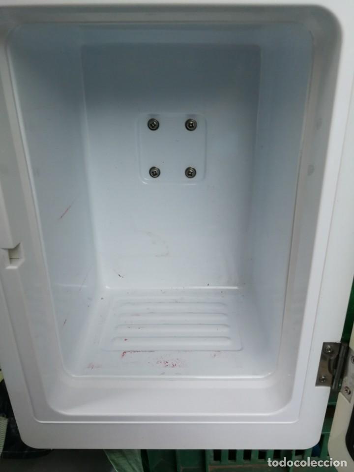 Segunda mano: NEVERA PORTATIL A 220 V. Y A 12 V. - Foto 3