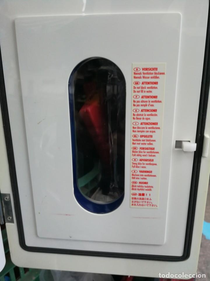 Segunda mano: NEVERA PORTATIL A 220 V. Y A 12 V. - Foto 4