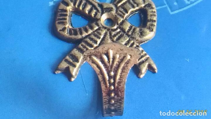 Segunda mano: Antiguo colgador en forma de lazo. - Foto 2