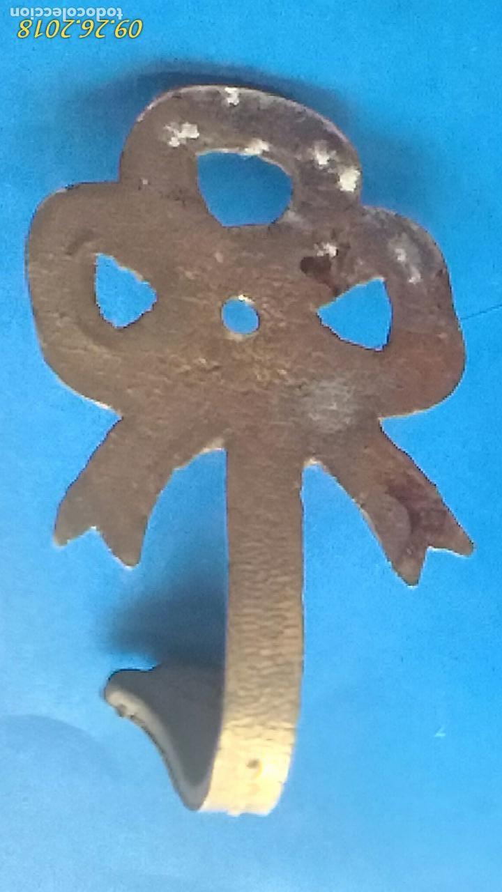 Segunda mano: Antiguo colgador en forma de lazo. - Foto 3