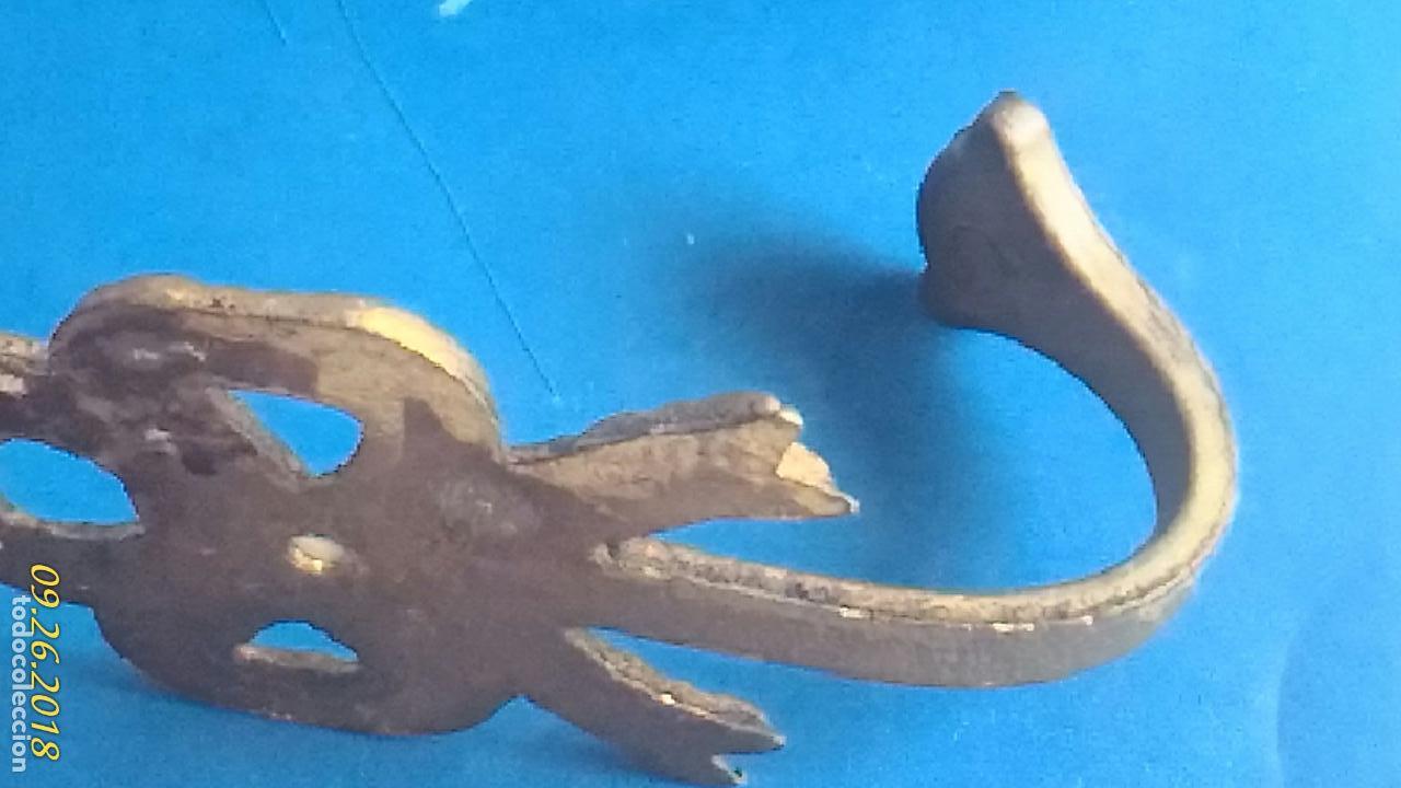 Segunda mano: Antiguo colgador en forma de lazo. - Foto 5