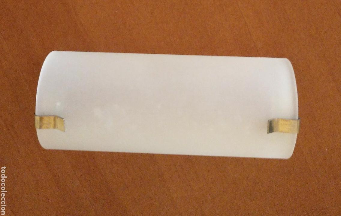 Segunda mano: Tulipa para l&aacute;mpara al&oacute;gena - Foto 2