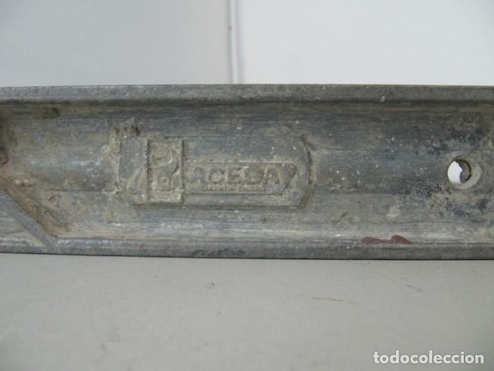 Segunda mano: Nivel de aluminio usado marca ACESA. 35 cm de largo. - Foto 2