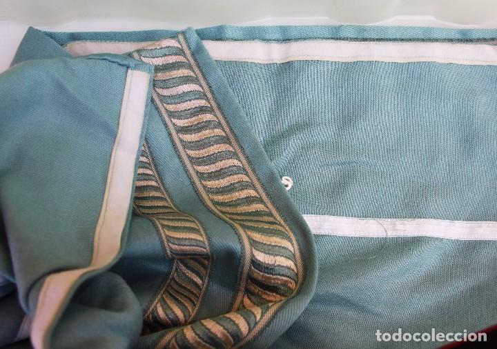 Segunda mano: Grueso estor en azul perla con galones de seda - Foto 1