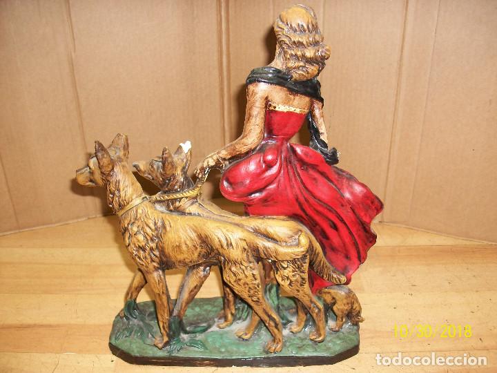 Segunda mano: ANTIGUA ESTATUA DE MUJER CON PERROS - Foto 4