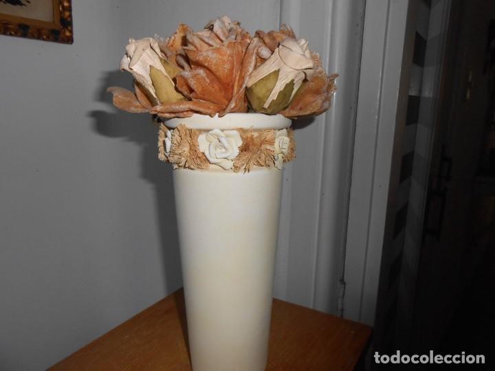 Segunda mano: JARR&Oacute;N CON ROSAS - Foto 1