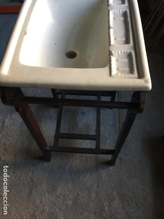 lavabo ceramico antiguo sobre mueble de madera - Compra venta en  todocoleccion