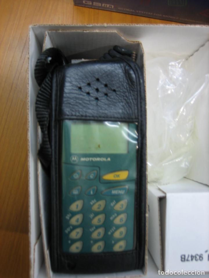 Segunda mano: Antiguo tel&eacute;fono m&oacute;vil Motorola - Foto 2