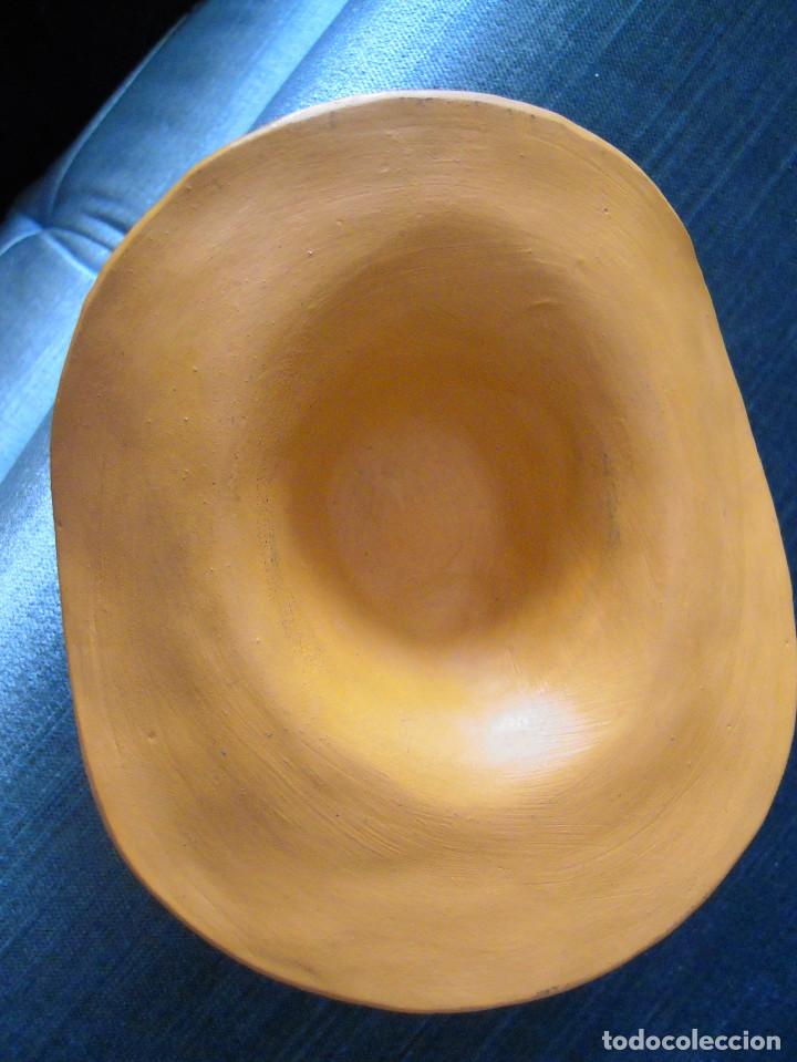 Segunda mano: Sombrero cer&aacute;mica marr&oacute;n - Foto 2