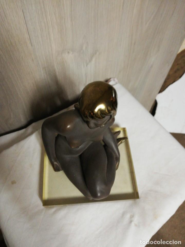 Segunda mano: FIGURA MUJER IMITACI&Oacute;N BRONCE - Foto 5
