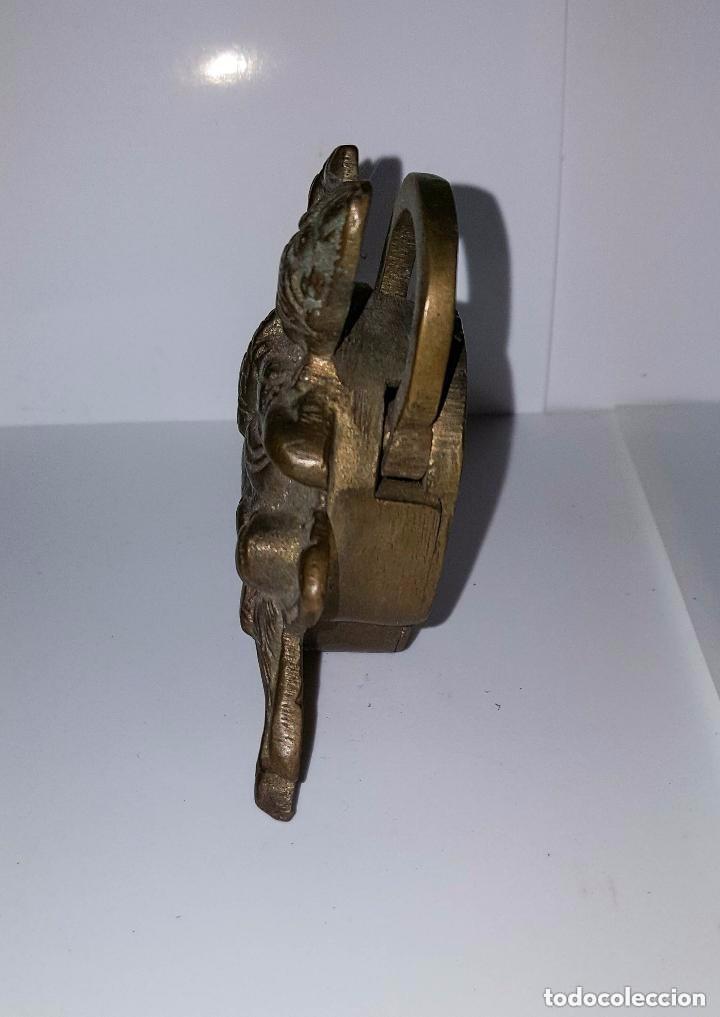 Segunda mano: CANDADO DE BRONCE FIGURA IND&Uacute; - Foto 2