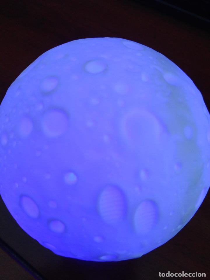 Segunda mano: LAMPARA DE LUNA CON DISTINTOS COLORES 8 CM - Foto 3