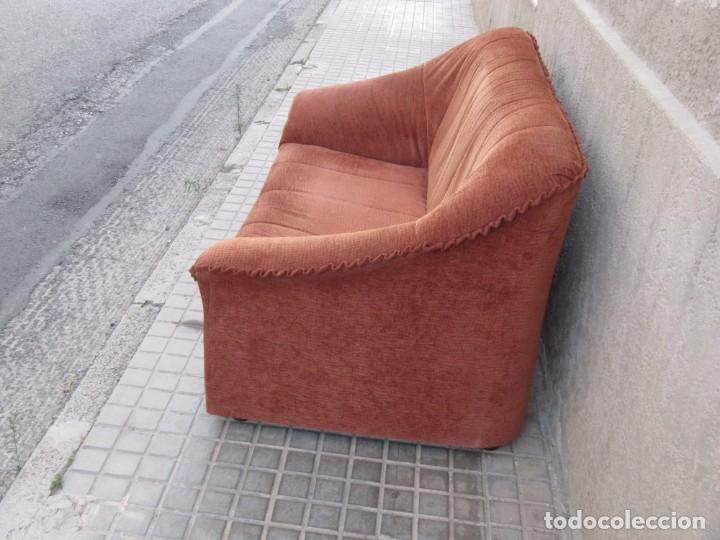 Segunda mano: SOFA DE DOS PLAZAS DE UNA PIEZA - Foto 4