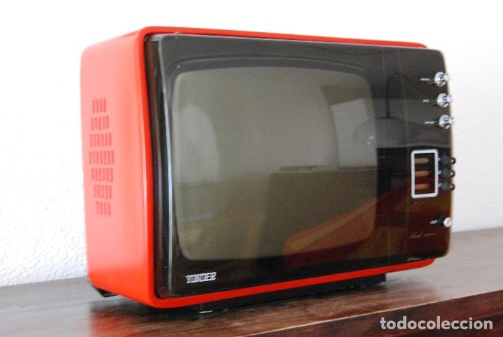Segunda mano: TELEVISI&Oacute;N 12 PULGADAS YONDER ROJO - Foto 1