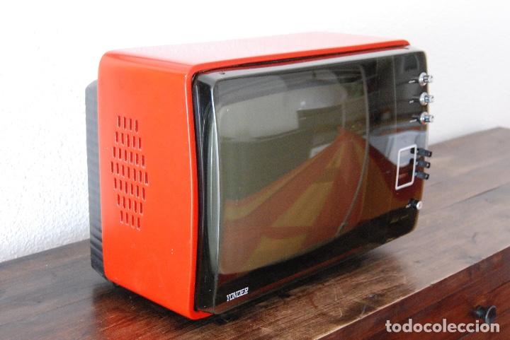 Segunda mano: TELEVISI&Oacute;N 12 PULGADAS YONDER ROJO - Foto 2