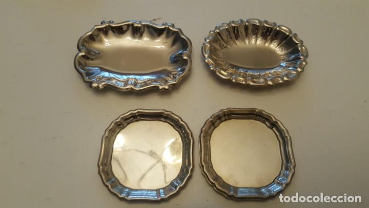 Segunda mano: Cuatro bandejitas de metal plateado. - Foto 1