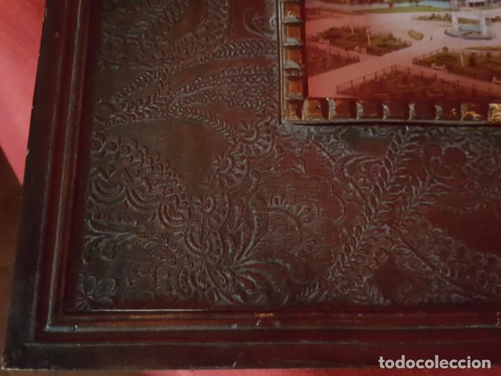 Segunda mano: Marco de madera con cuero. Precioso. - Foto 2