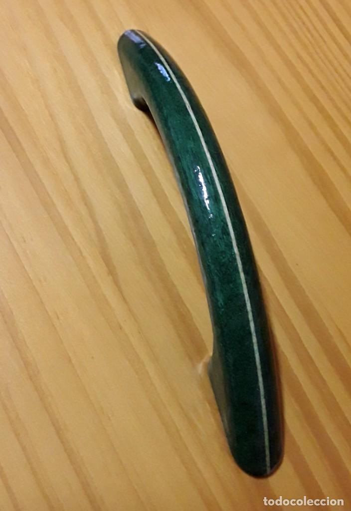 Segunda mano: Tirador vintage,verde,para muebles. - Foto 1