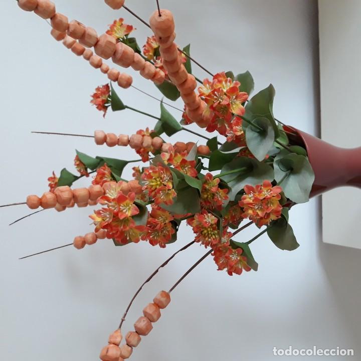 Segunda mano: Jarron con flores artificiales. - Foto 2