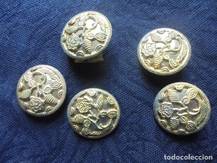 Segunda mano: Lote 5 vintage botones de metal - Foto 1