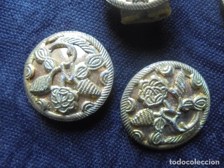 Segunda mano: Lote 5 vintage botones de metal - Foto 2