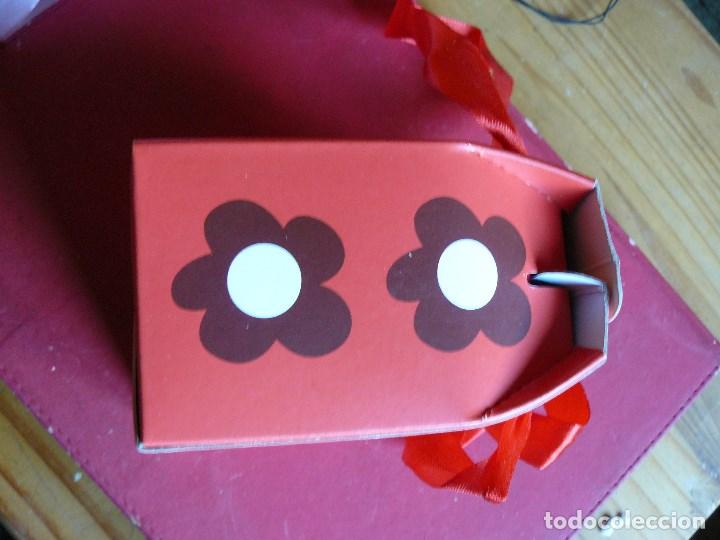 Segunda mano: Pasmina en caja de regalo color roja - Foto 2