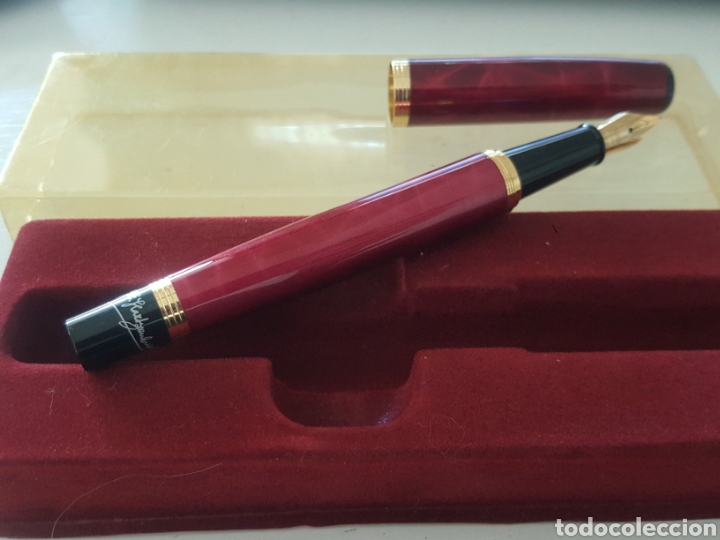 Segunda mano: Pluma estilogr&aacute;fica sin estrenar rojo m&aacute;rmol - Foto 2