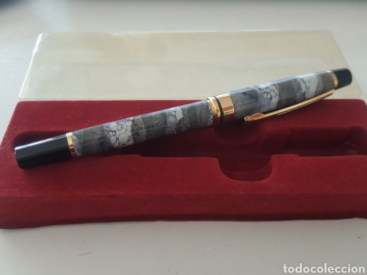 Segunda mano: Pluma estilogr&aacute;fica sin estrenar gris - Foto 1
