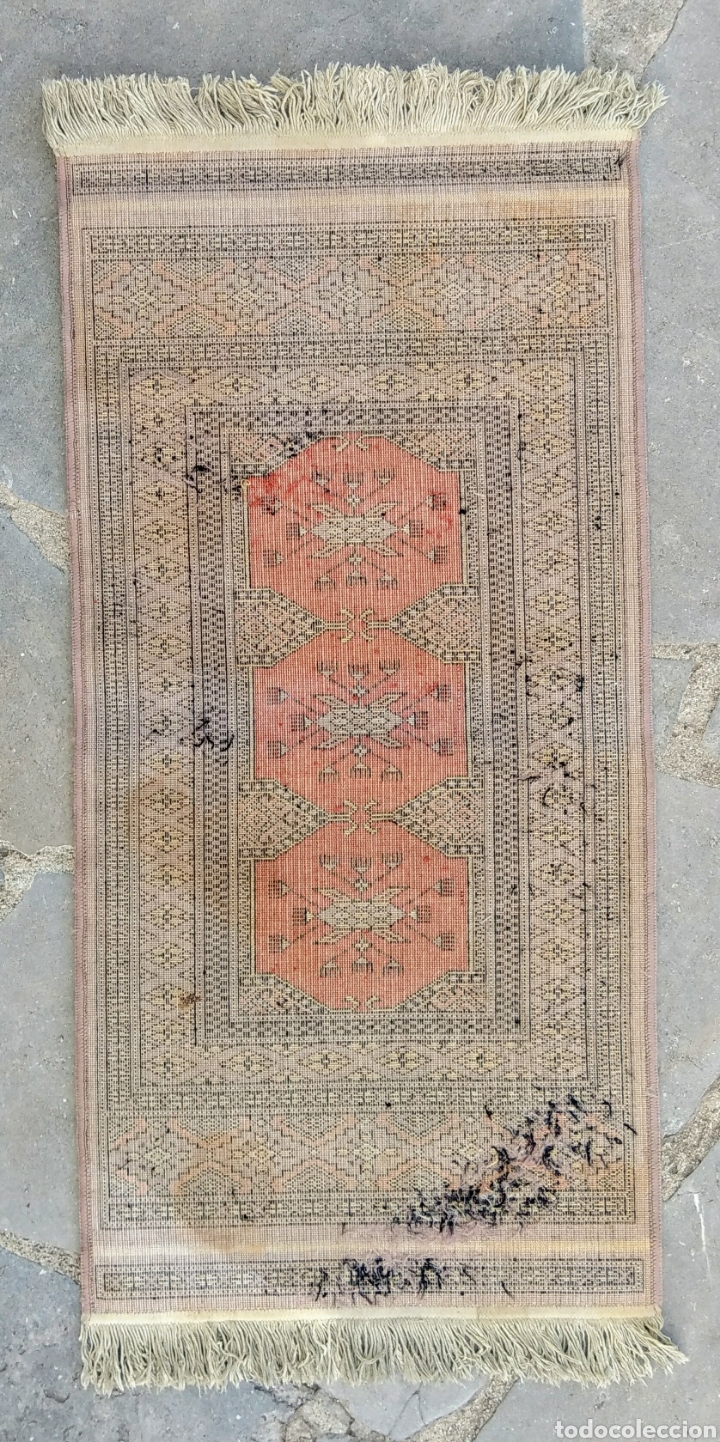 Segunda mano: Alfombra de 120 x 58 cm. - Foto 2