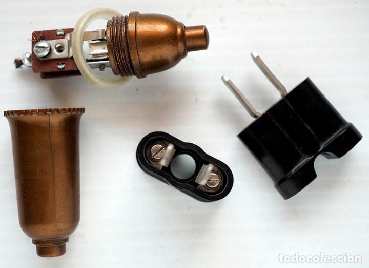 Segunda mano: 2 adaptadores de enchufe redondo a plano y un interruptor de pera - Foto 2