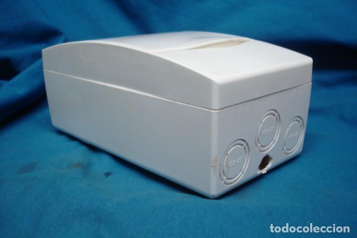 Segunda mano: CUADRO PROTECCI&Oacute;N EL&Eacute;CTRICO DE UNA CABINA LUXURA - Foto 2