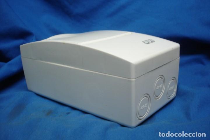 Segunda mano: CUADRO PROTECCI&Oacute;N EL&Eacute;CTRICO DE UNA CABINA LUXURA - Foto 3