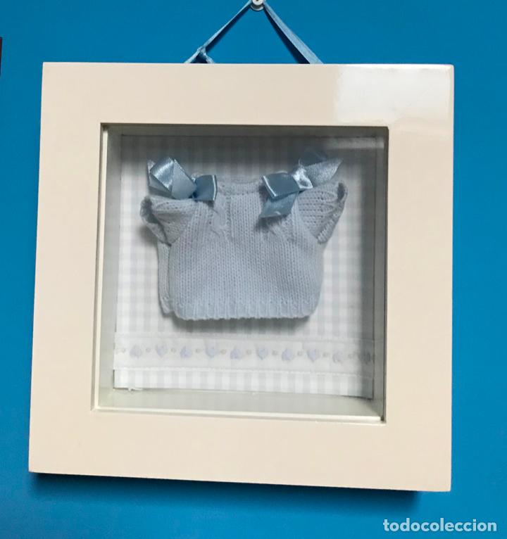 Segunda mano: Cuadro dormitorio bebe marca Pasito a Pasito vitrina expositora jersey azul - Foto 2