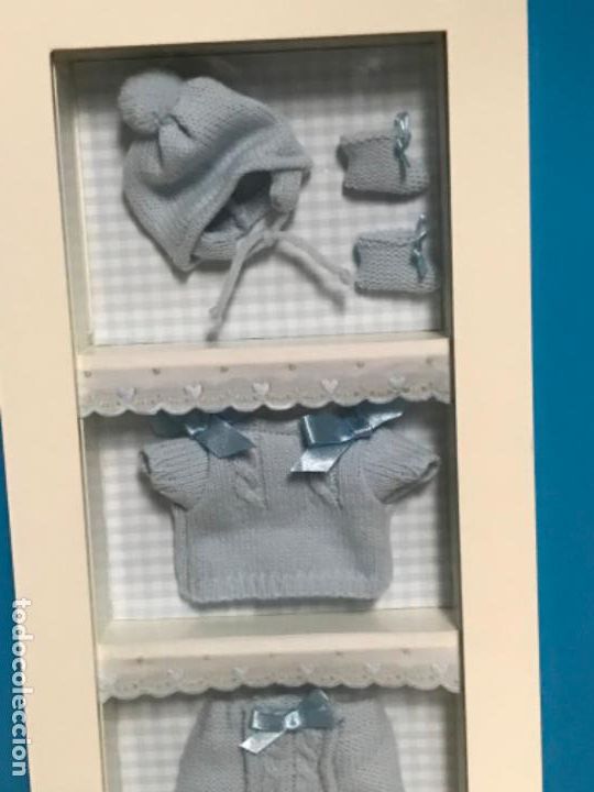Segunda mano: Cuadro dormitorio bebe marca Pasito a Pasito vitrina expositora Ropero, azul - Foto 2