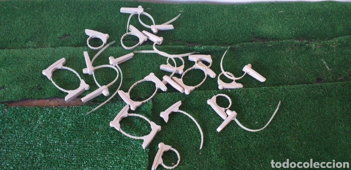 Segunda mano: Lote de 25 collarines magneticos para botellas - Foto 1