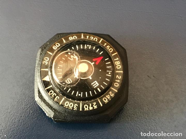 Segunda mano: Br&uacute;jula de supervivencia, adaptable a la correa del reloj - Foto 1