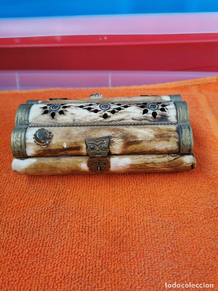 Segunda mano: Caja joyero de hueso con detalles - Foto 1