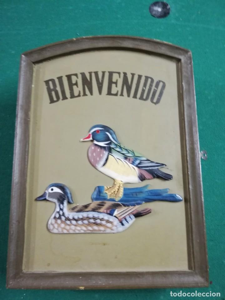 Segunda mano: CAJA PARA LLAVES CON VARIAS LLAVES DENTRO - Foto 1