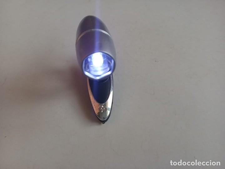 Segunda mano: Mini lampara pinzas sobre mesa - Foto 3