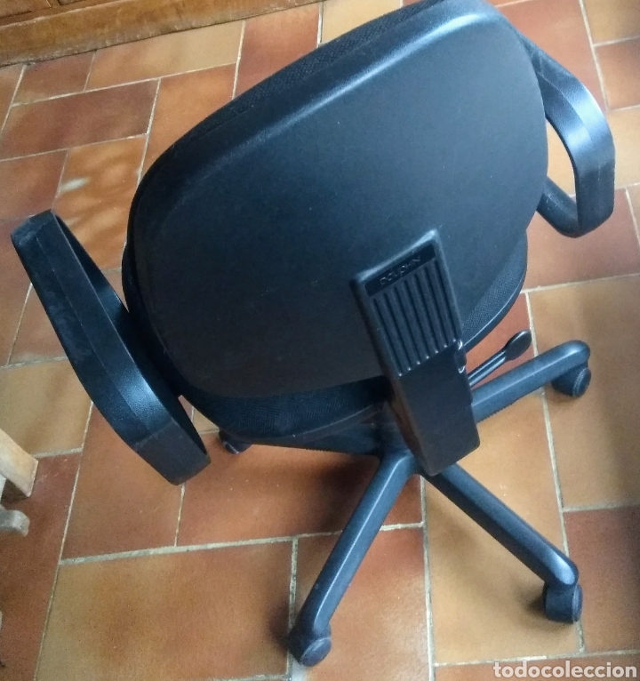 Segunda mano: Silla Dauphin. Giratoria negra. - Foto 3