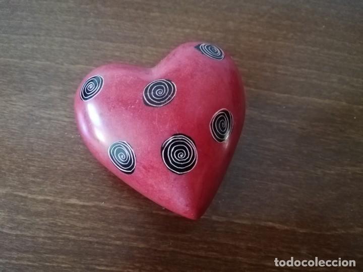 Segunda mano: PISAPAPELES EN FORMA DE CORAZ&Oacute;N. 200 GRS. - Foto 1