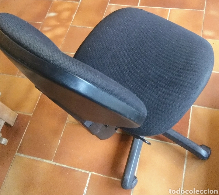 Segunda mano: Silla Dauphin. Giratoria negra. - Foto 1
