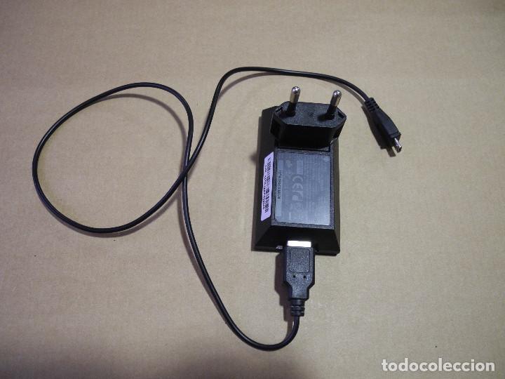 Segunda mano: Cargador para telefono m&oacute;bil HTC - Foto 1
