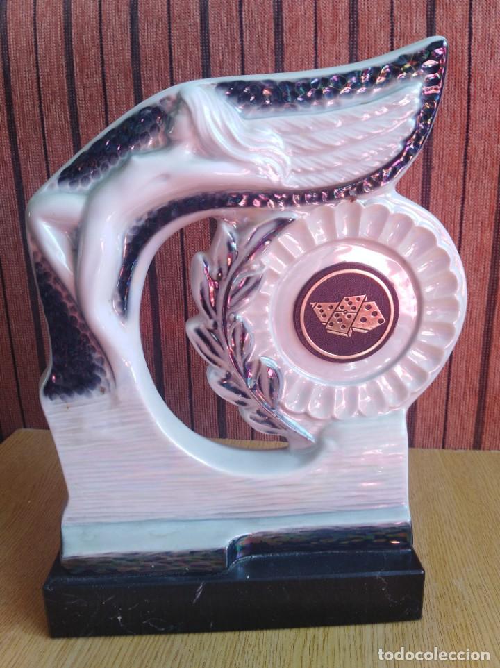 Segunda mano: Figura trofeo domino (630) - Foto 1