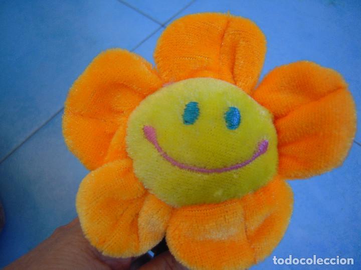 Segunda mano: Peque&ntilde;a flor de felpa - Foto 2