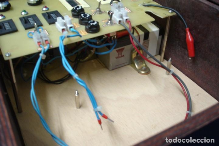Segunda mano: ANTIGUA CAJA DE MADERA CON INSTRUMENTOS DE MEDIDA - Foto 2