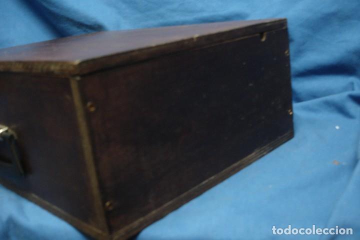 Segunda mano: ANTIGUA CAJA DE MADERA CON INSTRUMENTOS DE MEDIDA - Foto 8