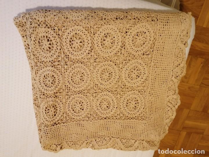 Segunda mano: COLCHA ARTESANA DE GANCHILLO COLOR BEIGE - Foto 4