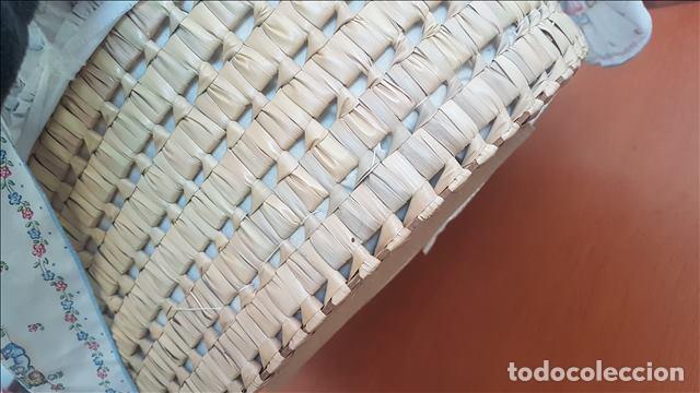 Segunda mano: cuco , moises,capazo de mimbre con sus complementos y patas - moises - Foto 2