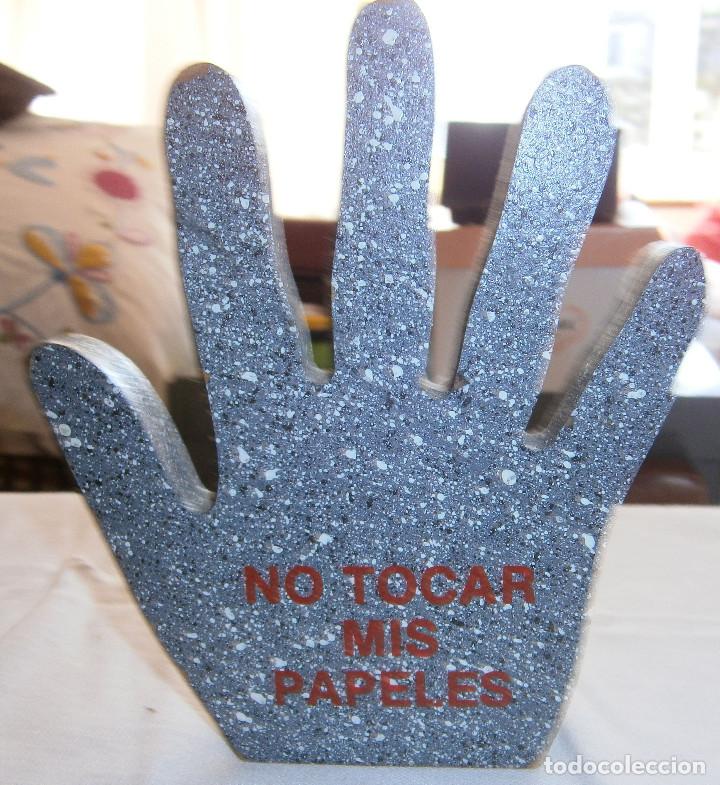 Segunda mano: sujeta papeles mano de madera - Foto 2